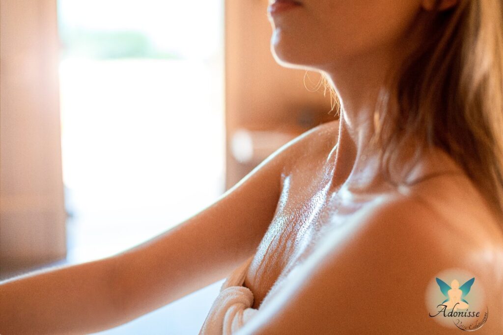 Femme qui transpire après séance de lumière pulsée